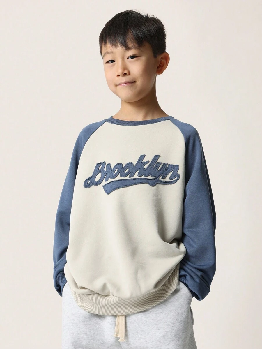 SUMWON Sudadera casual con estilo de béisbol de Brooklyn, diseño de letras retro con aplicación, manga raglán, ropa deportiva de otoño e invierno para adolescentes