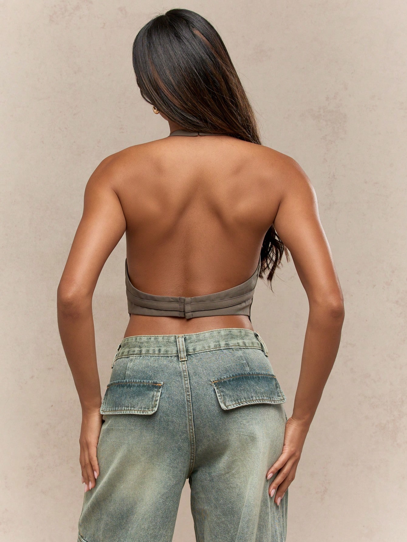 MISSGUIDED Halterneck Crop Top With Metal Ring Detail