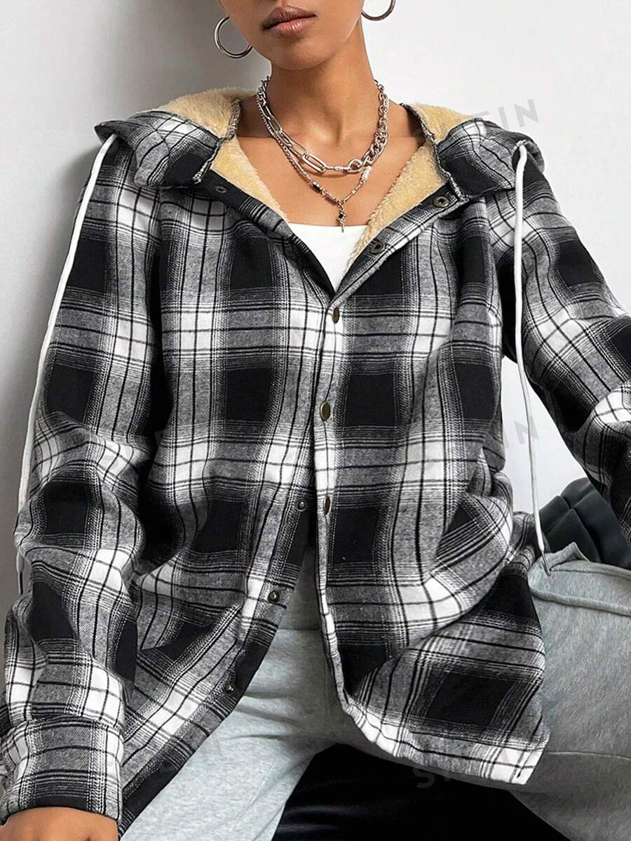 SHEIN EZwear Chaqueta regular de manga larga con capucha, forro térmico y botones frontales con estampado de cuadros vintage para mujer en otoño e invierno