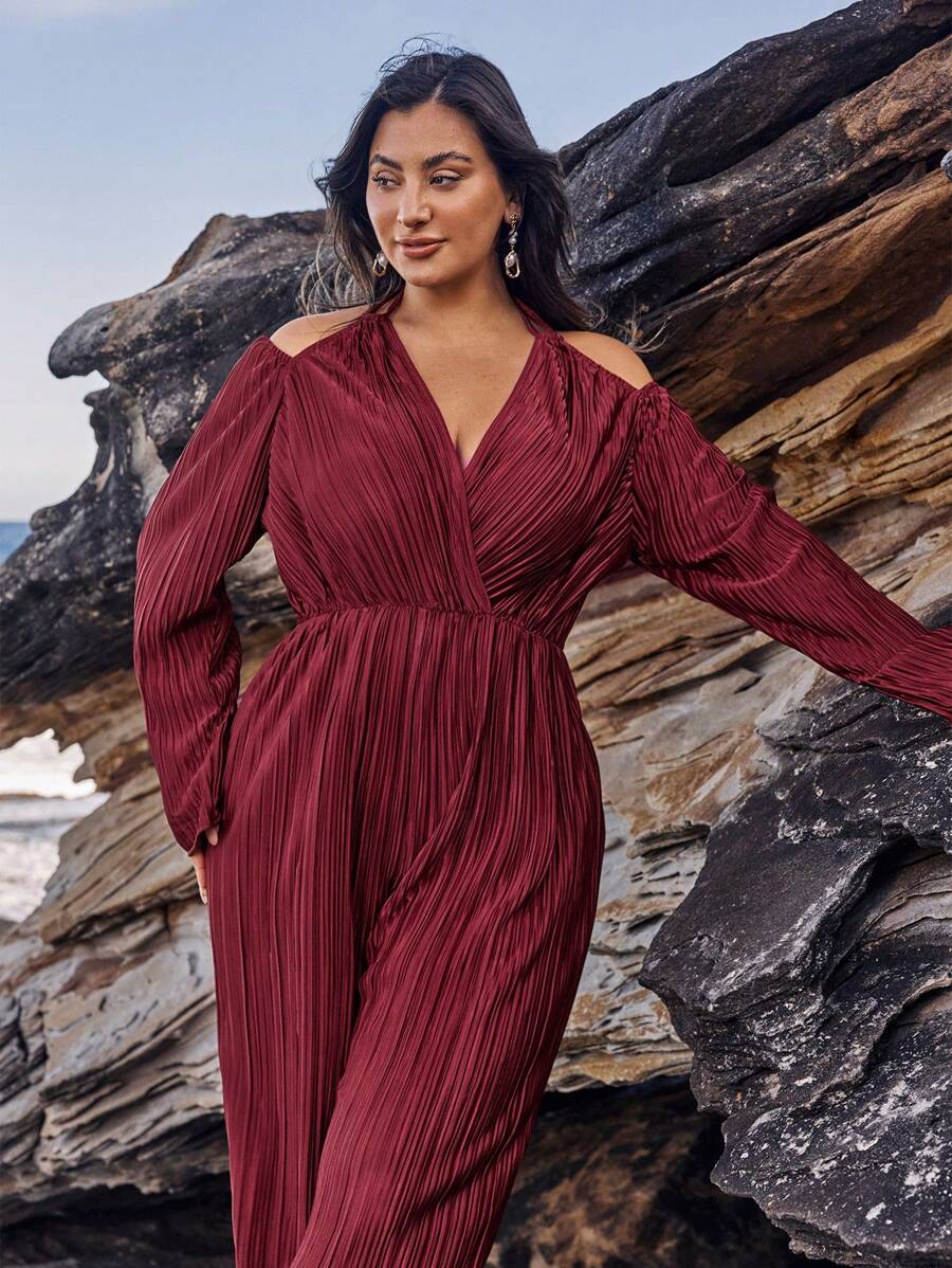 SHEIN VCAY Mono de talla grande con otoño/invierno con escote halter atado, manga larga, cintura ceñida, plisado y pierna ancha, para fiestas y días festivos en color vino tinto