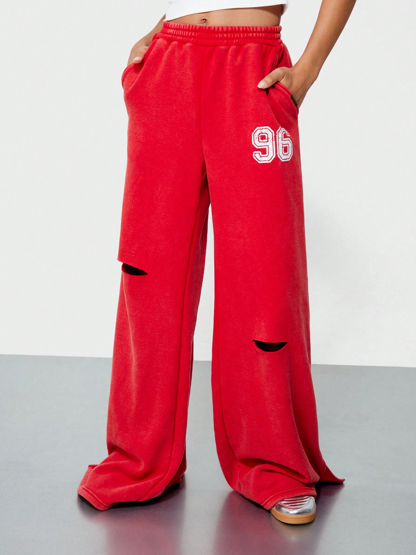 【2plan】Rosie Two Tuck Bermuda Sweatpants Rosie Two Tuck Bermuda Sweatpants - 2PLAN | 60% - Asian