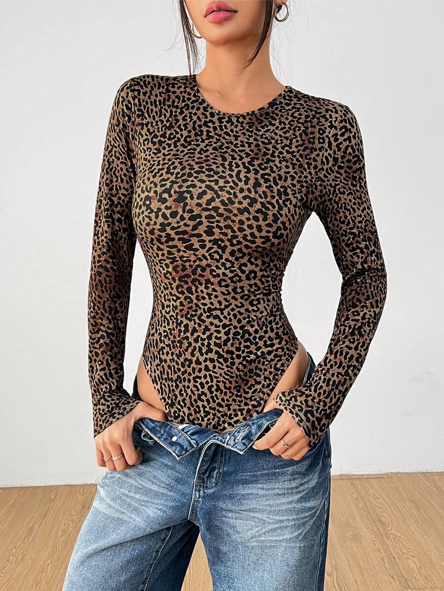 SHEIN PETITE Fashionable And Long-Sleeved Round Neck Leopard Print Tight Stretch Bodysuit Can Be Paired With Pants And Is Suitable For Going Out On The Street
