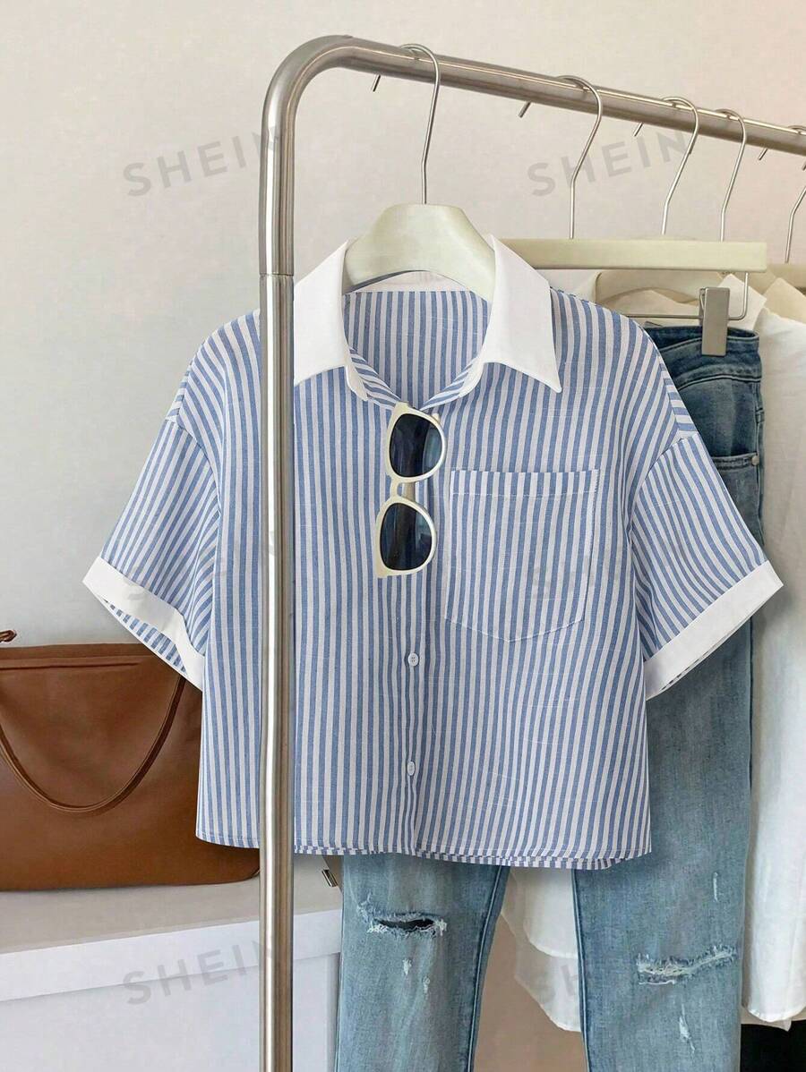 Flirla Camisa de manga corta de talla grande para mujer en estilo sencillo y versátil, con bloques de color a rayas azules, ideal para el verano