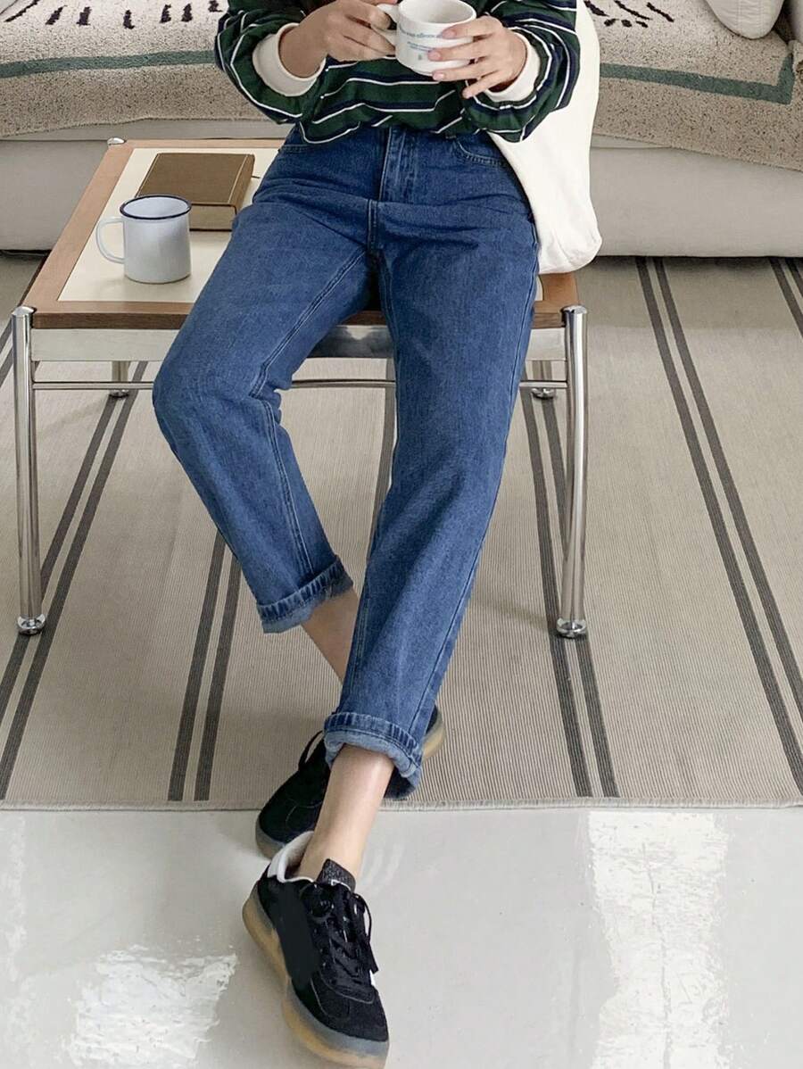 DAZY Women Solid Fitted Pocket Casual Classic Straight-Leg Jeans
