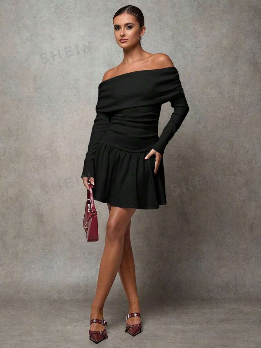 SHEIN BAE Vestido de manga larga elegante con hombros descubiertos, plisado y volantes, en unicolor, para mujer. Vestido casual elegante para uso en invierno, Navidad, otoño y ocasiones especiales. Confeccionado en tela de cachemira suave, cálida y amigable con la piel, con diseño de hombros descubiertos.