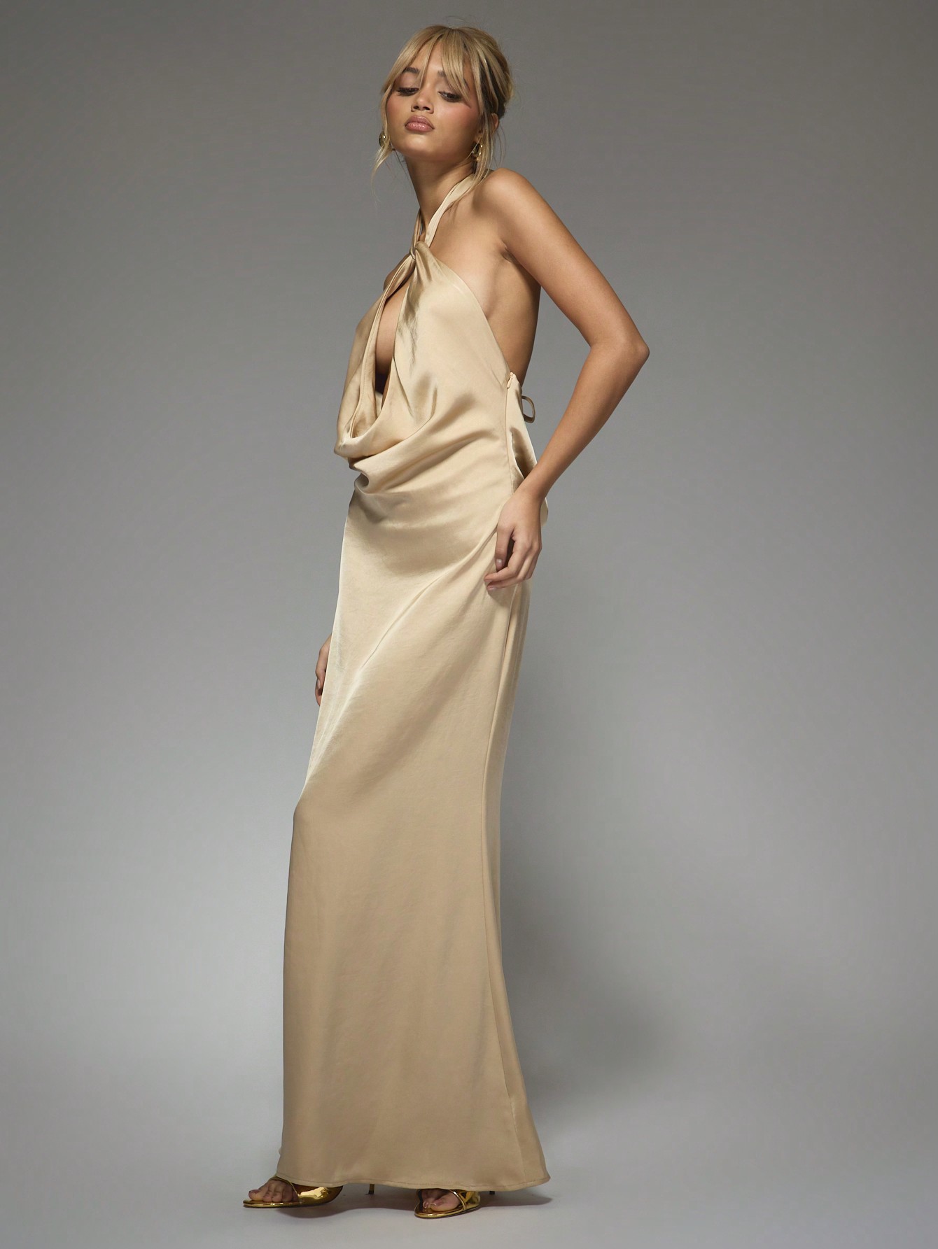 MISSGUIDED サテン カウルネック 深Vネック バックレス