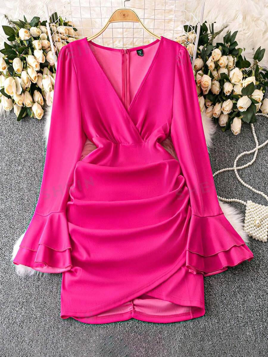SHEIN LUNE Vestido de fiesta ajustado con cuello en V profundo y mangas acampanadas elegantes