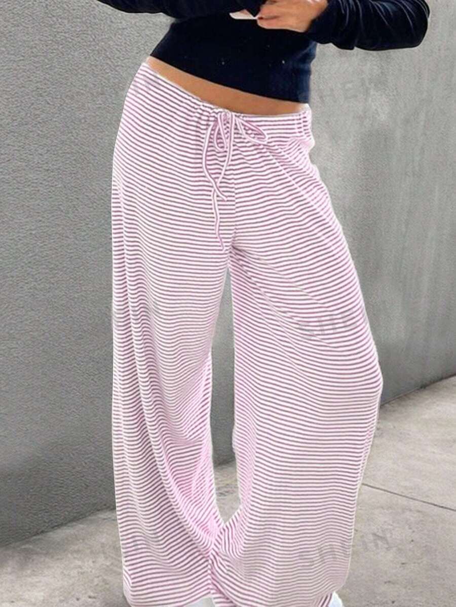 SHEIN BASICS Pantalones casuales de punto de rayas, de cintura baja, holgados y de pierna ancha hasta el largo del piso para mujeres