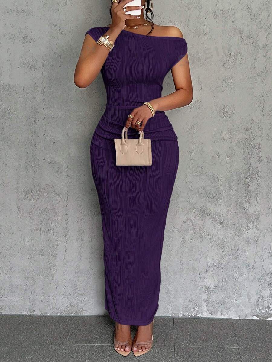 Slaydiva Nuevo vestido de verano elegante para fiesta, uso diario y citas, de un hombro, corte diagonal, pliegue delantero, silueta esbelta, falda larga, con textura ondulada de tela de punto, color blanco para mujer