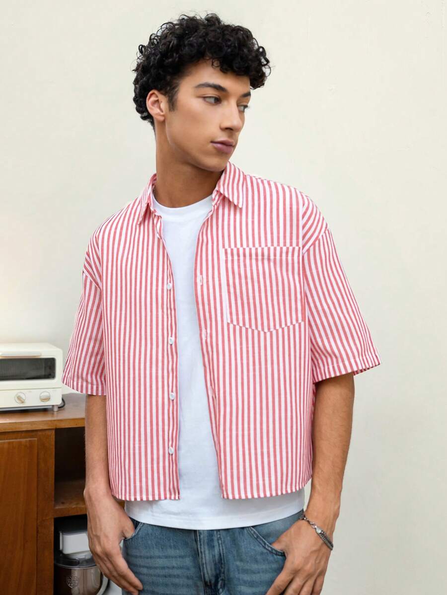 Manfinity VCAY Men's Casual Striped Woven Relaxed Fit Short Sleeve Shirt
