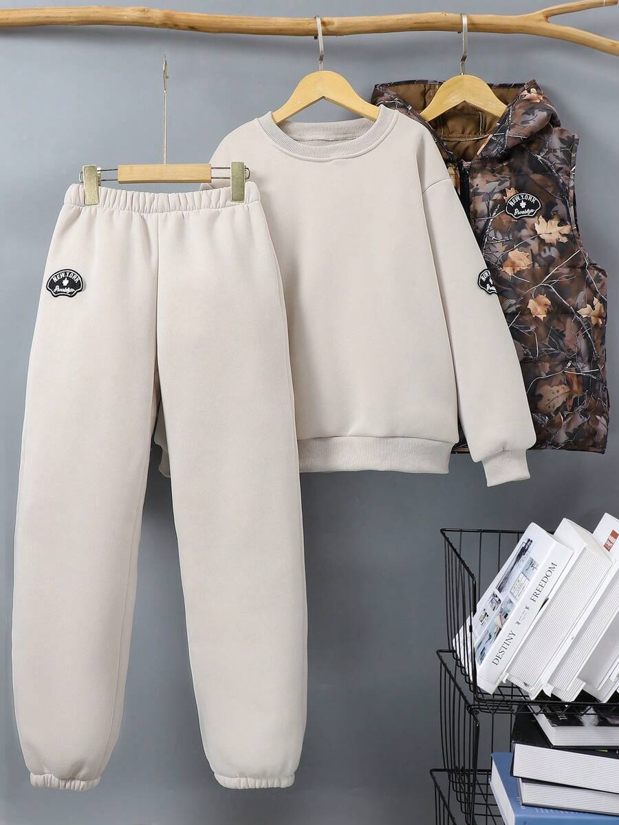 Conjunto de 3 piezas para niño preadolescente: Sudadera de cuello redondo con parches de manga larga + Chaleco con capucha estampado completo + Pantalón de chándal de cintura elástica