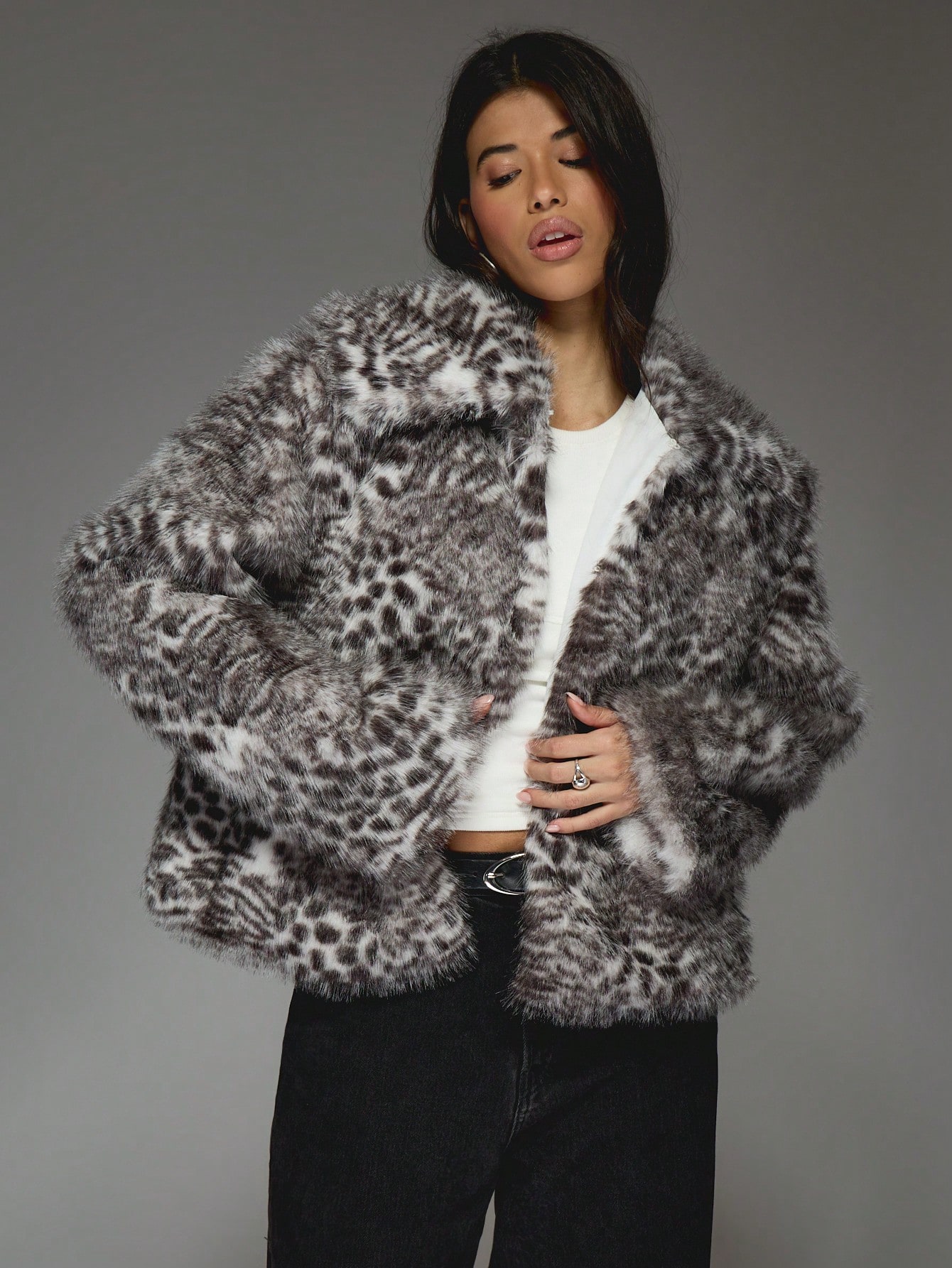 MISSGUIDED スノーレパード柄のオーバーサイズミドル丈フェイクファー