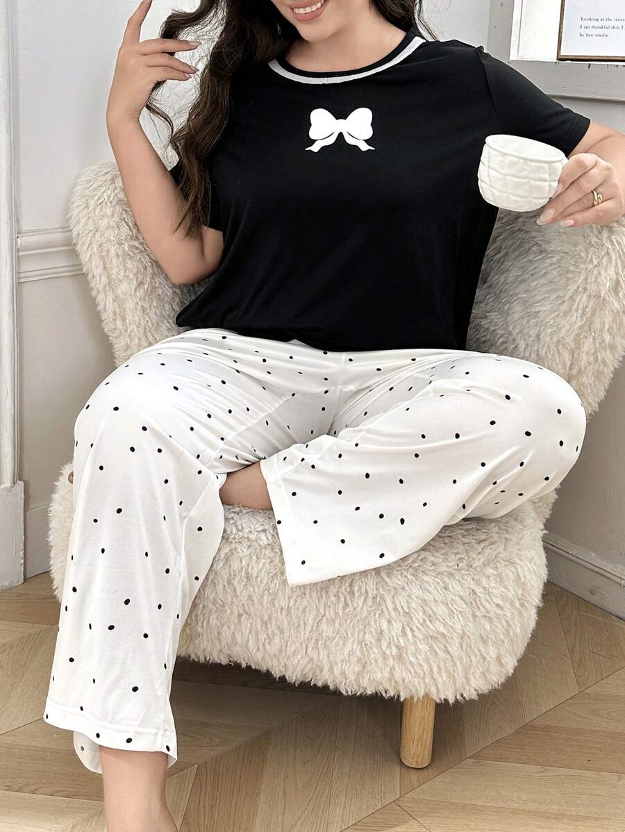 Conjunto de pijama casual con camiseta de manga corta, cuello redondo y estampado de lazos, y pantalones con estampado de lunares