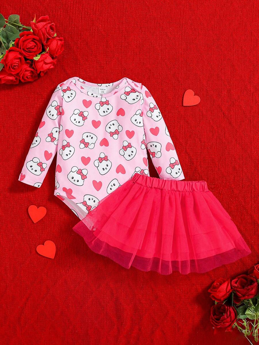 SHEIN Ensemble de 2 pièces pour nouveau-né, comprenant un body à manches longues imprimé d'un lapin mignon et un jupon en tulle doux. Fait de tissu tricoté confortable, convient pour le port quotidien, la Saint-Valentin, les sorties, les fêtes et les séances photo.