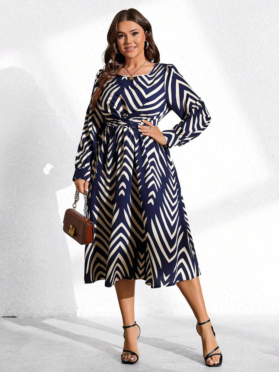 SHEIN Clasi Vestido largo de corte evasé con cuello redondo y patrón geométrico para mujeres de talla grande