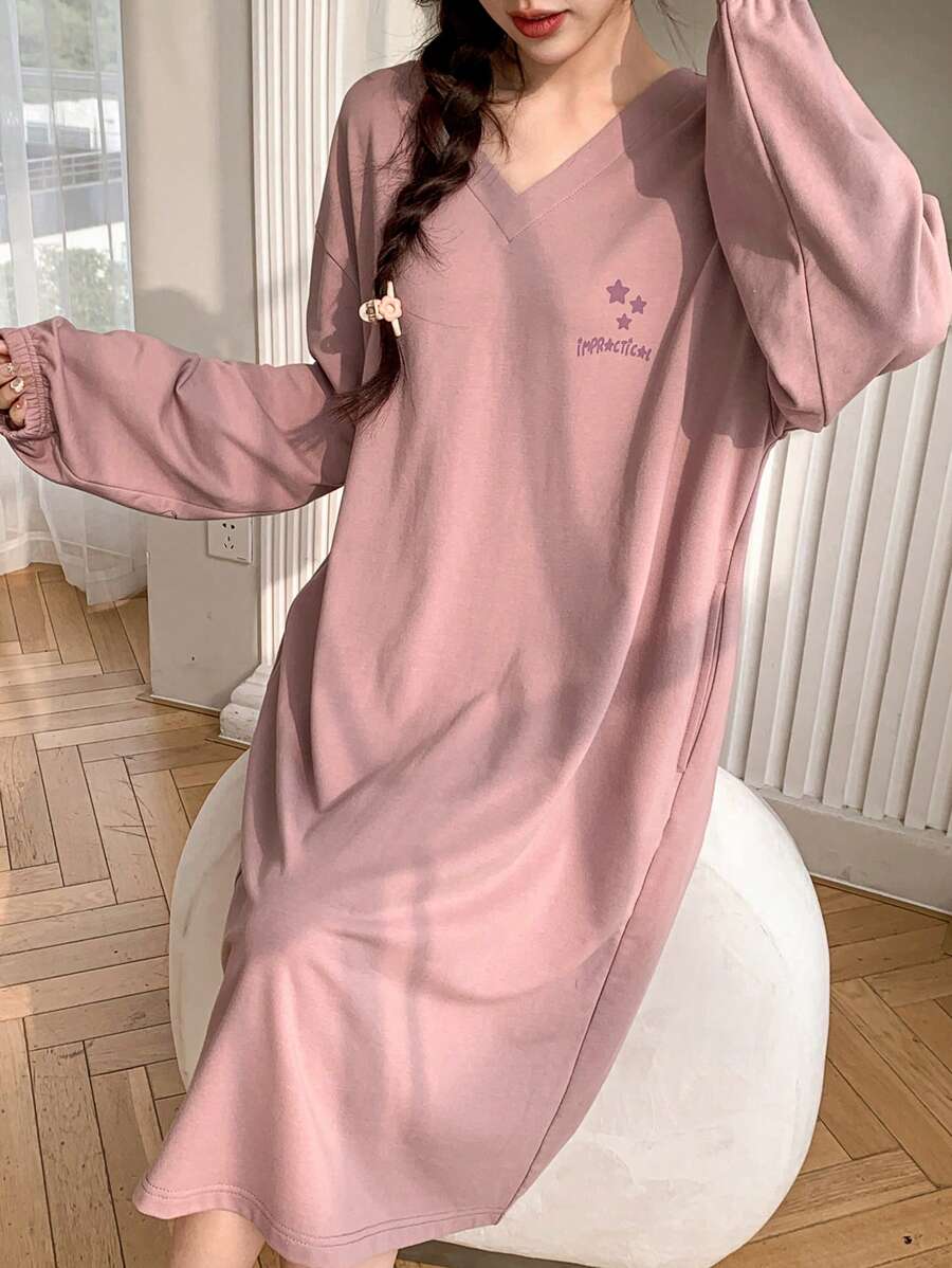 DAZY Star & Letter Print Decor V-Neck Loose Fit Casual Dress House Dress
