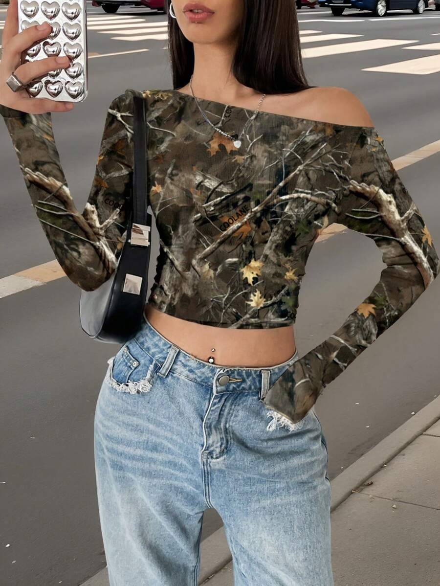 Flirla Top court manches longues imprimé feuille d'érable de travers à la taille froncée. Vêtement de rue tendance et décontracté pour femmes. T-shirts graphiques pour femmes pour la tenue de printemps