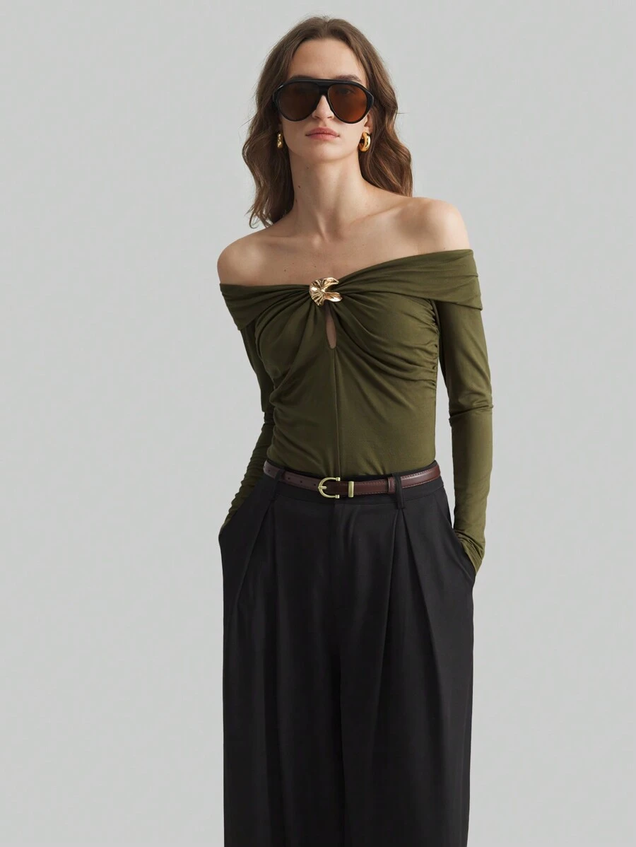 Ontre Groene metalen decoratie off shoulder getailleerde camisole top, stijlvol geschikt voor lente/zomer, nieuwjaarsfeest, winter essentieel