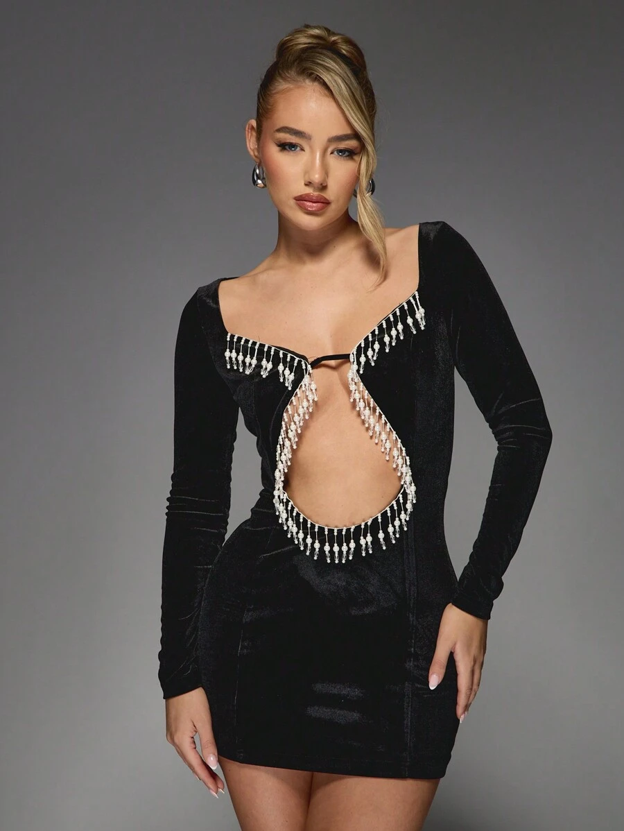 MISSGUIDED Sukienka mini z aksamitu, zdobiona sztucznymi perłami, z wycięciem w łódkę i długimi rękawami
