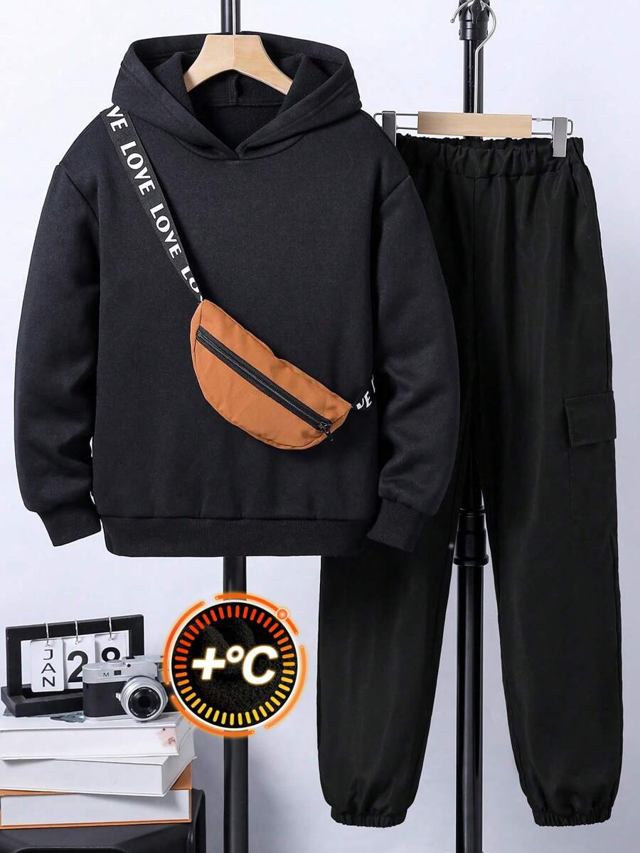 SHEIN 3-delige casual set voor jongens: zwart sweatshirt, zwarte broek, kaki crossbodytas