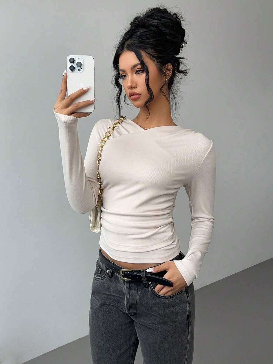 SHEIN Essnce T-shirt slim plissé de couleur unie pour femmes, pull à design croisé à manches longues pour femmes. Top polyvalent de base couleur abricot pour l'automne et l'hiver