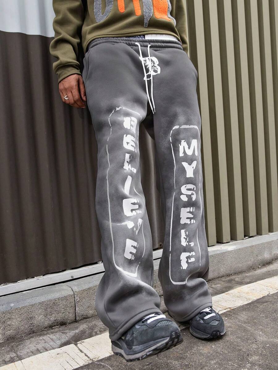 Manfinity EMRG Men's Streetwear INS Faux Retro Distressed Letter Pattern Gray Sweatpants, Fall And Winter Going Out Long Casual Baggy Sweatpants, For Husband, Boyfriend Gifts, For Rave