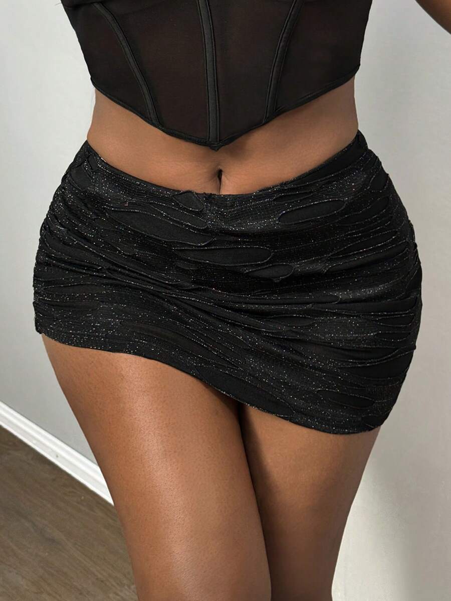 Slaydiva Valentine's Day Sexy Black Slim Fit Textured Fabric Skirt With Asymmetric Hem And Side Ruched Detail For Women