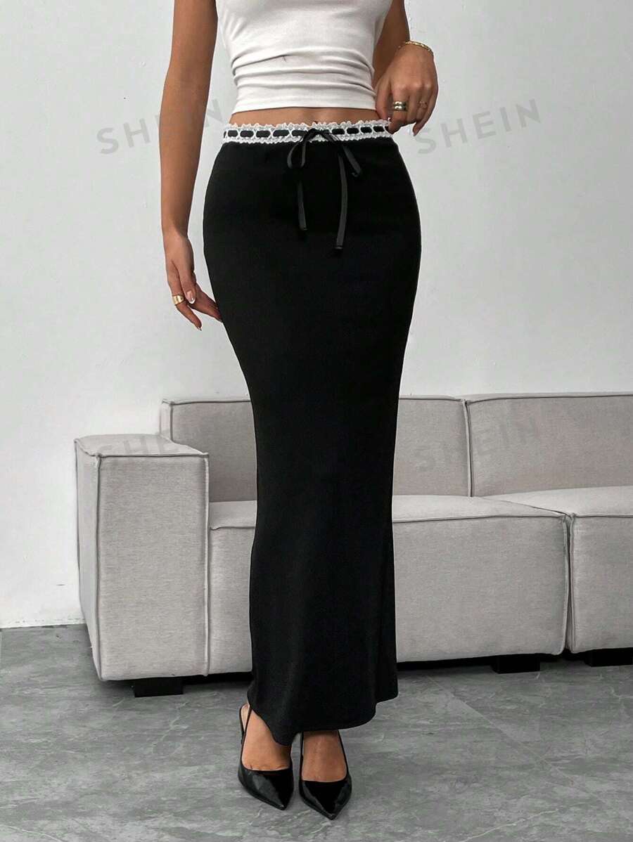 SHEIN Essnce Falda larga entallada de corte sirena de color negro con bloqueo de colores, cinturilla de encaje, estilo casual de moda de los 90, para salir, ideal para otoño y primavera, ropa de mujer para Navidad