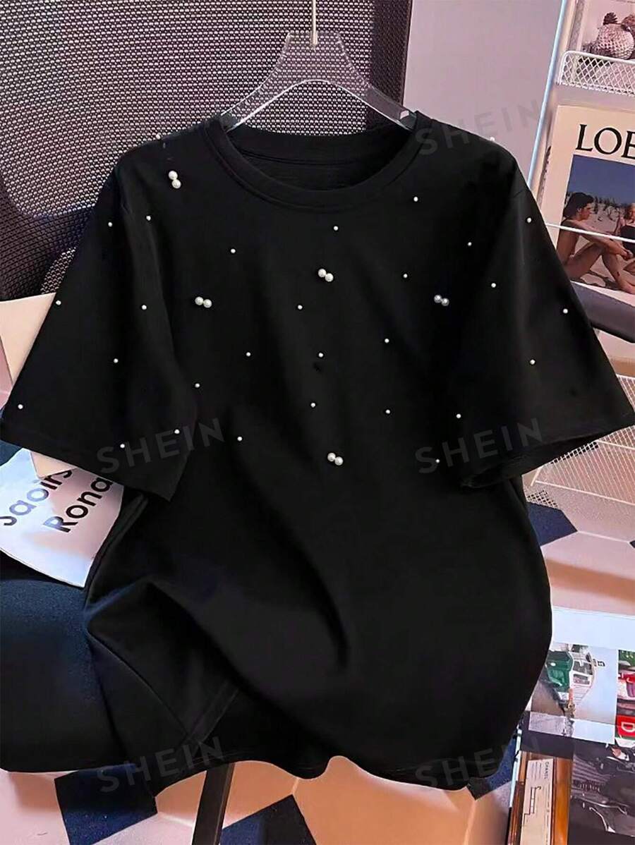 SHEIN Camiseta casual de cuello redondo con decoración de cuentas hecha a mano para mujer de talla grande