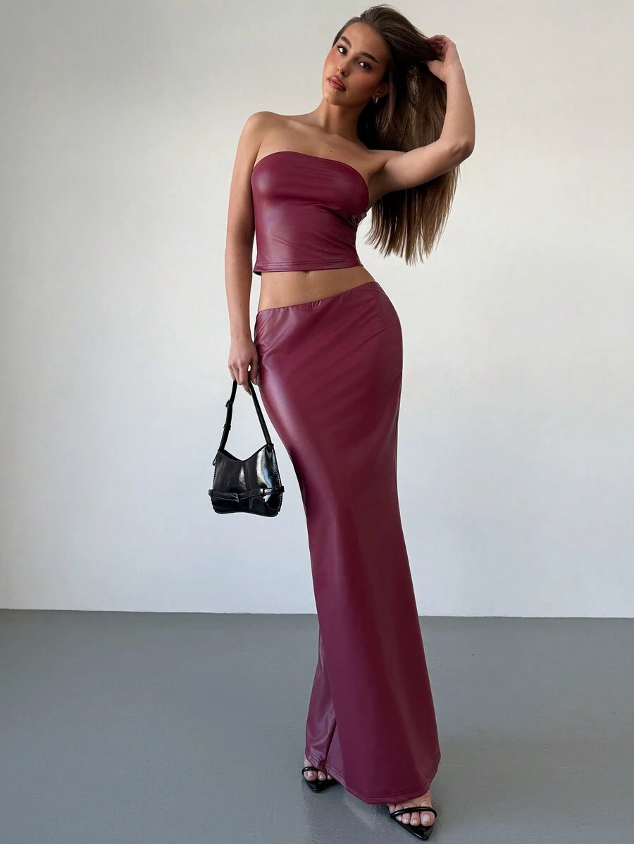 Aloruh Elegant Black Skinny Vintage Low Waist Mini Skirt & Casual Tube Top Matching Set, For Going Out, Dating, Vacation