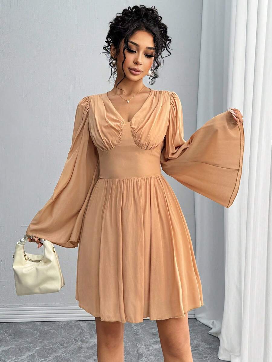 SHEIN PETITE Women's Solid Color Ruffle V-Neck Flare Sleeve Elegant Dress