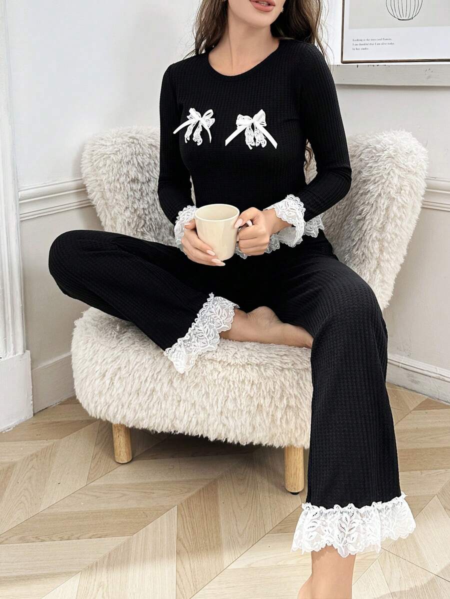 Conjunto de pijama de mujer de manga larga y pantalón largo informal con detalles de encaje y moño en color contrastante