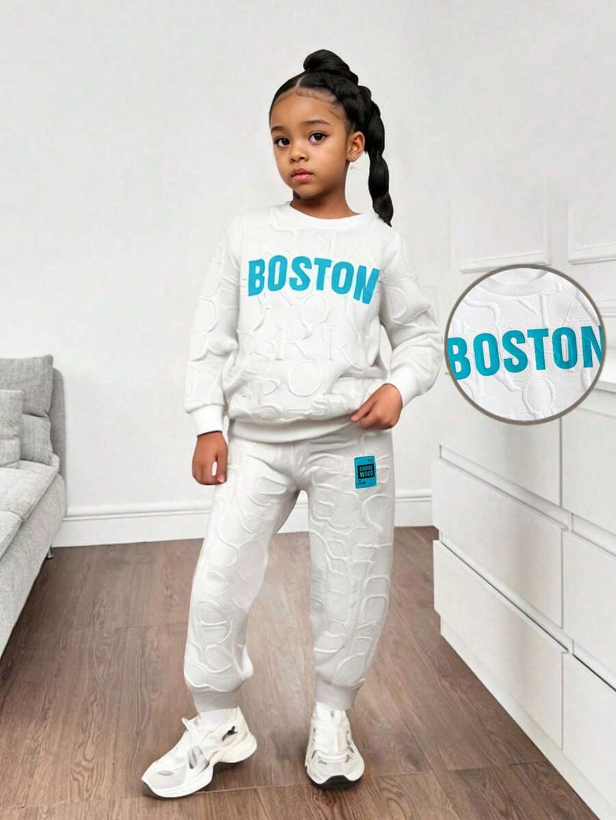 SHEIN 2pcs/Set Young Girl Girls Winter Padded Letter Graphic Set, The All-Over Letter Graphic Adds Layering And Visual Impact, Minimalist Yet Fashionable