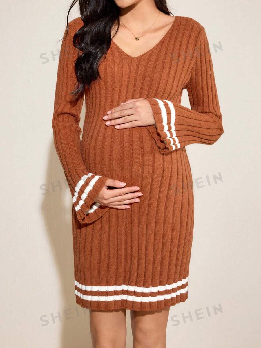 SHEIN Jersey de manga larga con cuello en V, de punto acanalado y estampado para maternidad