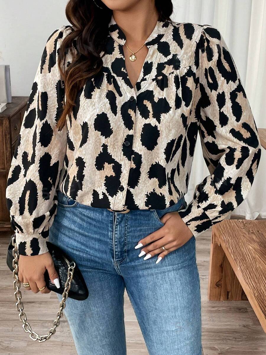SHEIN Frenchy Blusa casual con hombros descubiertos con estampado de leopardo para tallas grandes, otoño/invierno, estampado de guepardo