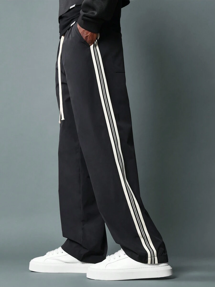SUMWON Pantalones ajustados de campana de nailon con detalles de cinta