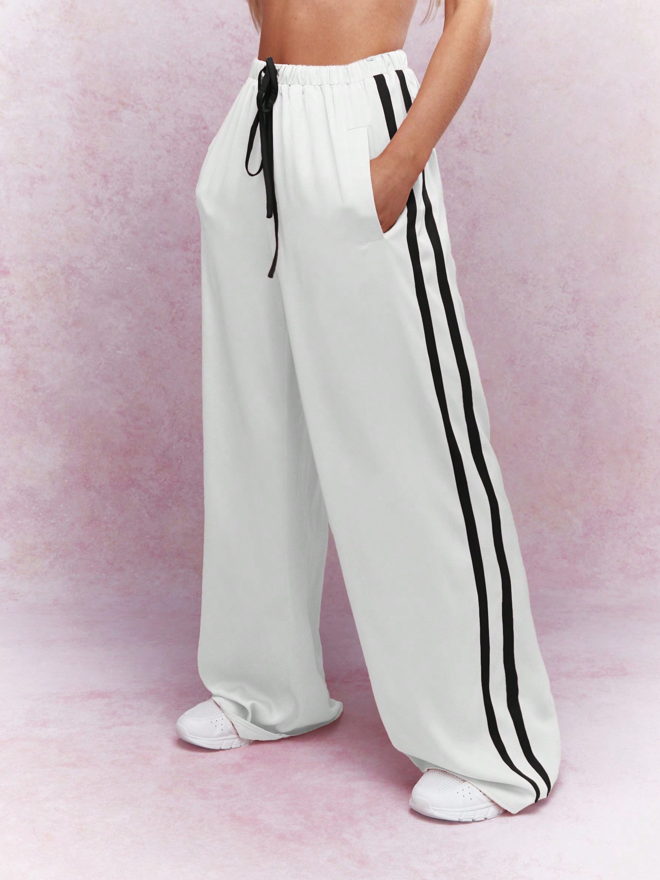 MISSGUIDED サイドストライプ入りのラグジュアリーなサテン