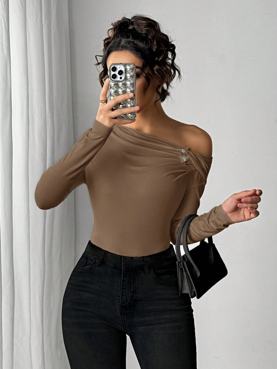 Firerie Elegant Twisted Metal Decor Off Shoulder Tight Fit Long Sleeve Black T-Shirt, Modern Design, Autumn/Winter