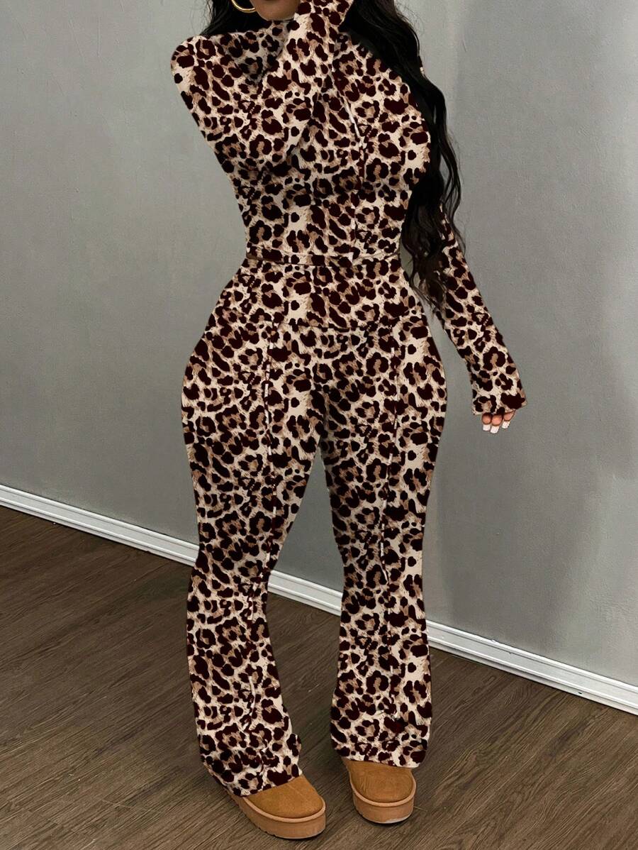 Slaydiva Plus Size Women's 2 Pieces Set: Fitted Leopard Print Long Sleeve Crop Top And Long Flared Pants, Casual, Sporty, Basic & Daily Wear