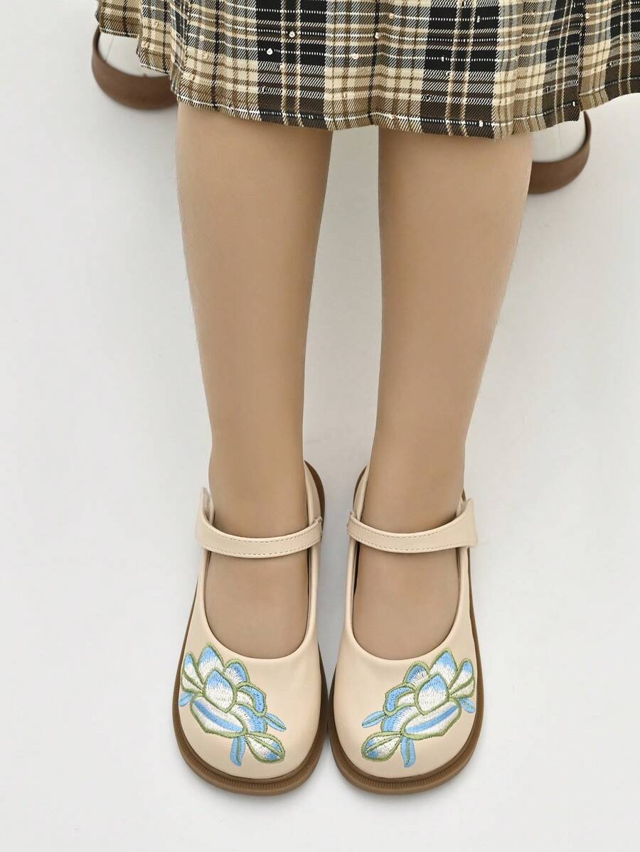1 Pair Girl's PU Fashion Chinese Style Embroidered Flat Shoes, Suitable For Daily Wear