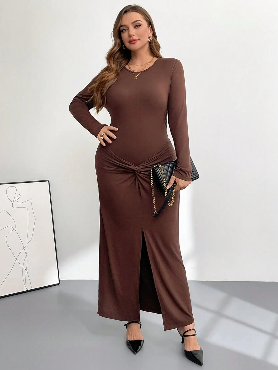 SHEIN Privé Tenue de Thanksgiving pour femmes de grande taille Tenues d'automne pour femmes Nouveau style à la mode et élégant Vêtements de bureau pour le travail Vêtements de travail pour le travail Conception à manches longues marron Conception de taille Robe longue moulante torsadée Robe élégante Robe de fête de Noël