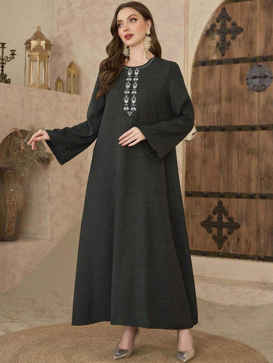 Al Najma Losse Maxi Arabische Stijl Jurk Met Ronde Halslijn En Delicaat Geborduurd Ontwerp, Elegant