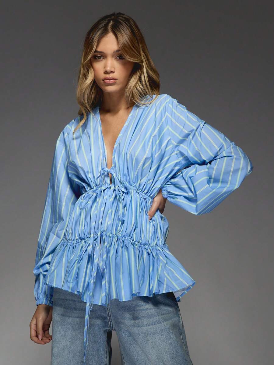 MISSGUIDED Parte superior con volumen de globo, volantes y amarres en frente a rayas
