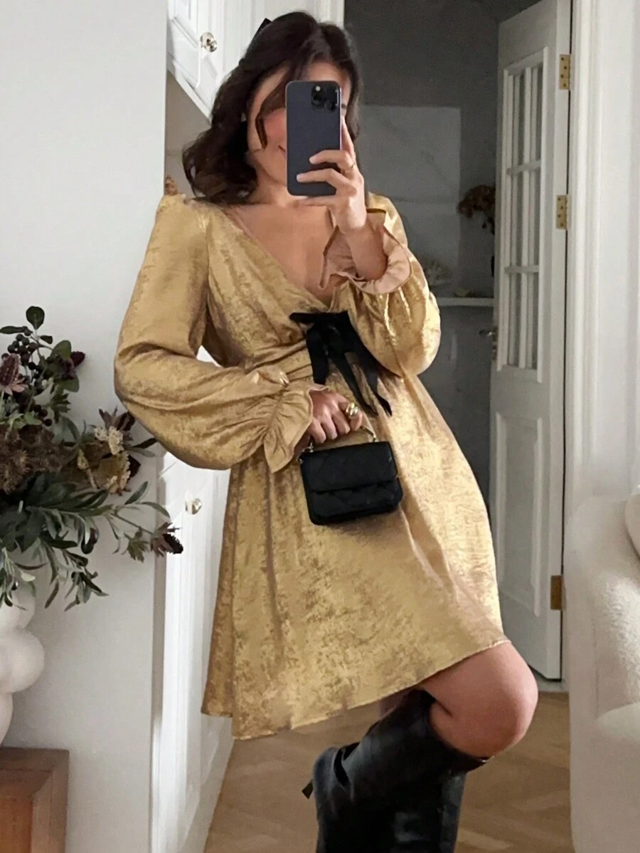 SHEIN Frenchy Vestido largo de manga larga con Body de unicolor y lazo grande en la parte delantera, vestido de fiesta de colores dorados, vestido corto, conjunto de Año Nuevo para mujer, vestido de fiesta, vestido formal, conjunto de Año Nuevo, conjunto de vacaciones, vestidos de Año Nuevo, vestido de lentejuelas, vestido con lazo