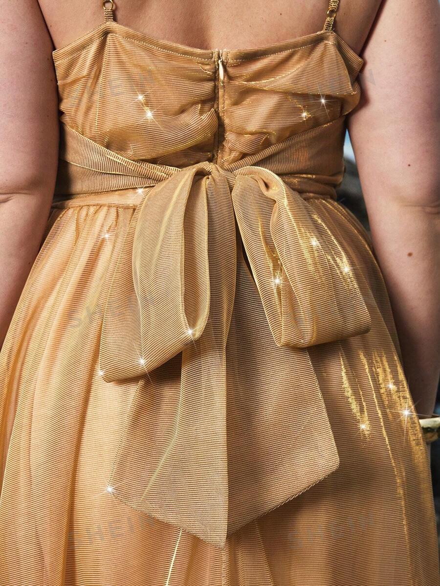 SHEIN VCAY Vestido midi ajustado con decoración de lazo y espalda descubierta, de tejido dorado de talla grande