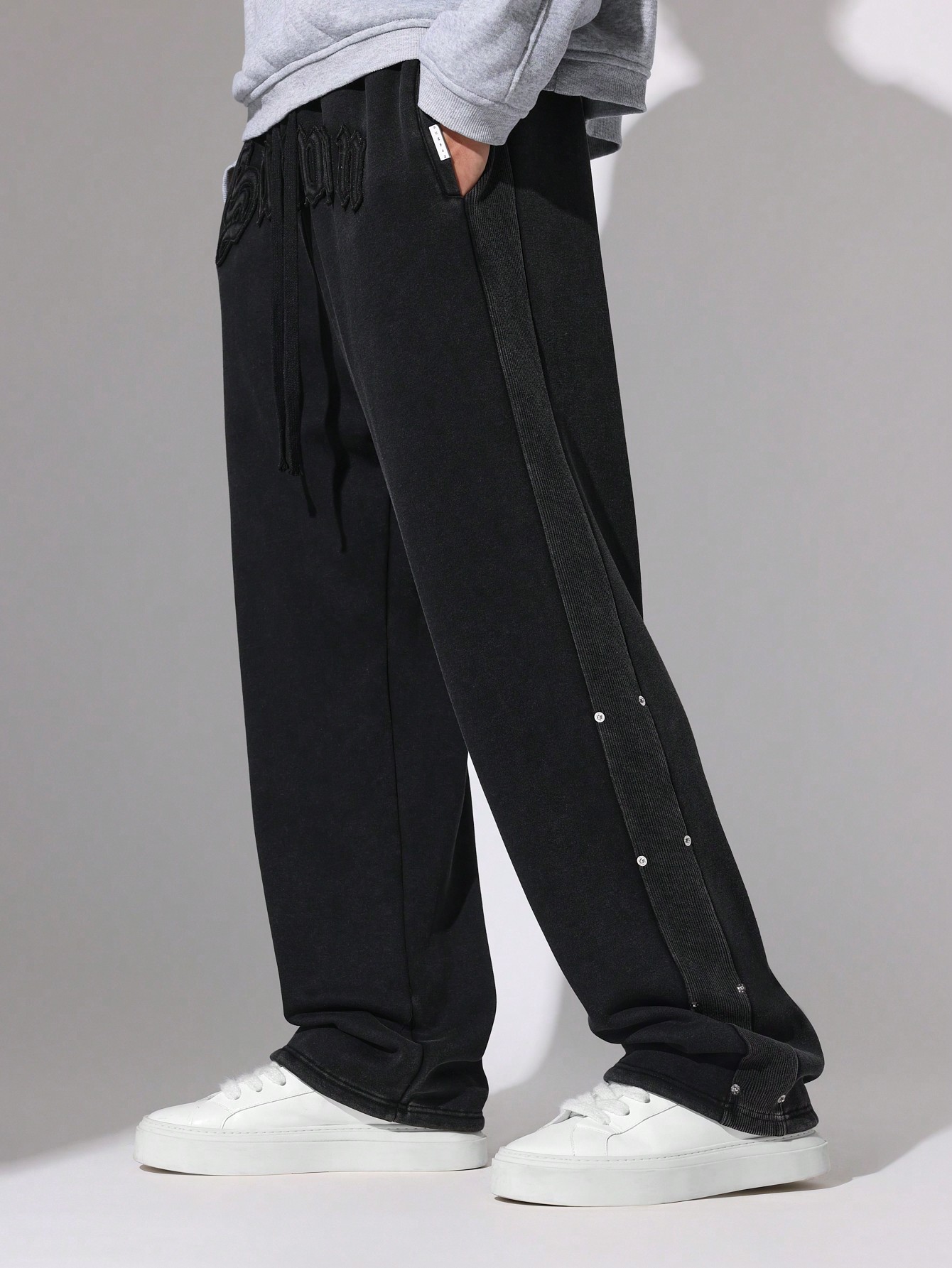 ◆SUNDAYOFFCLUB◆ Side snap button wide pants Shadow Pants Sweatpant With Gothic Logo Embroidery Side Button Snaps