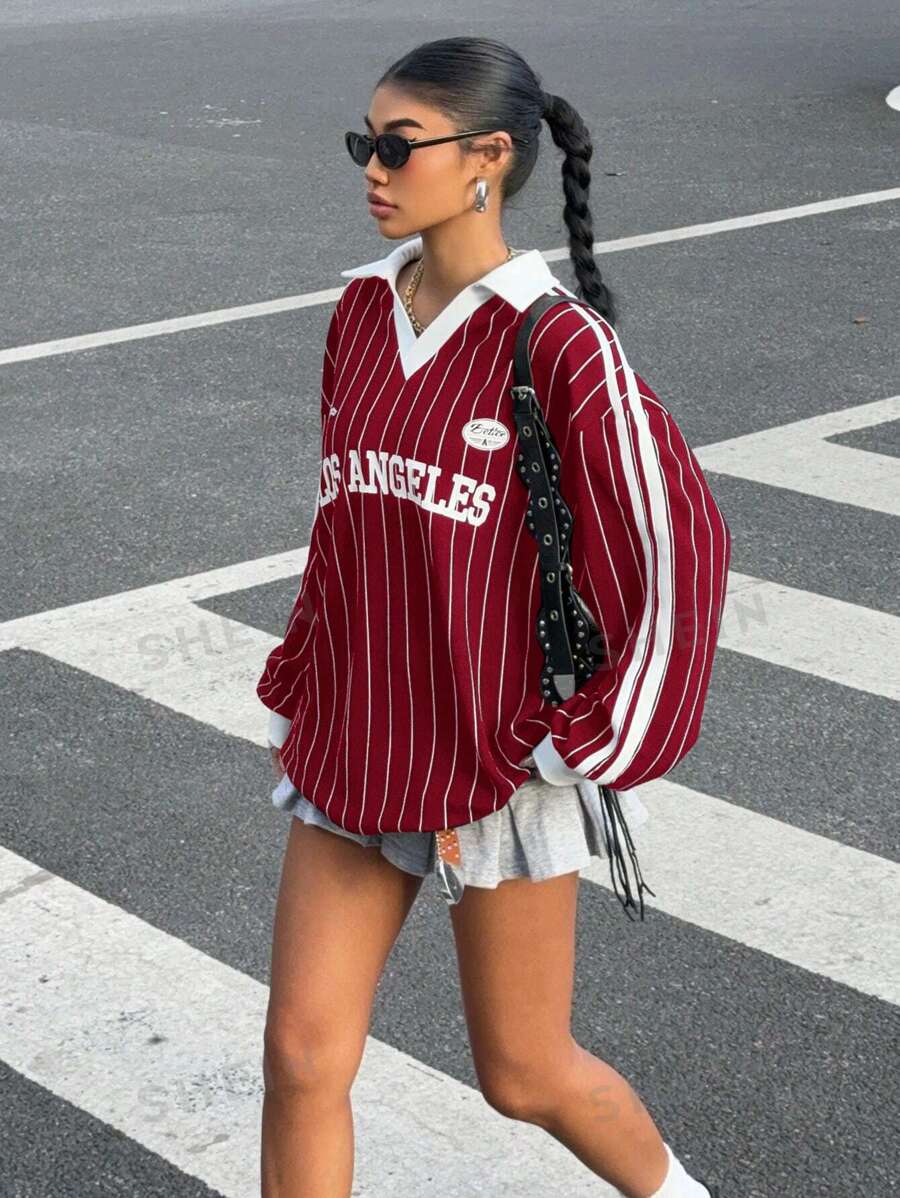 SHEIN EZwear Camisetas gráficas para mujer tallas grandes, camiseta de jersey, tops lindos, tops para salir, camiseta tallas grandes, camiseta de manga larga de ajuste suelto con estampado de letras y rayas verticales de colores contrastantes para mujeres de tallas grandes