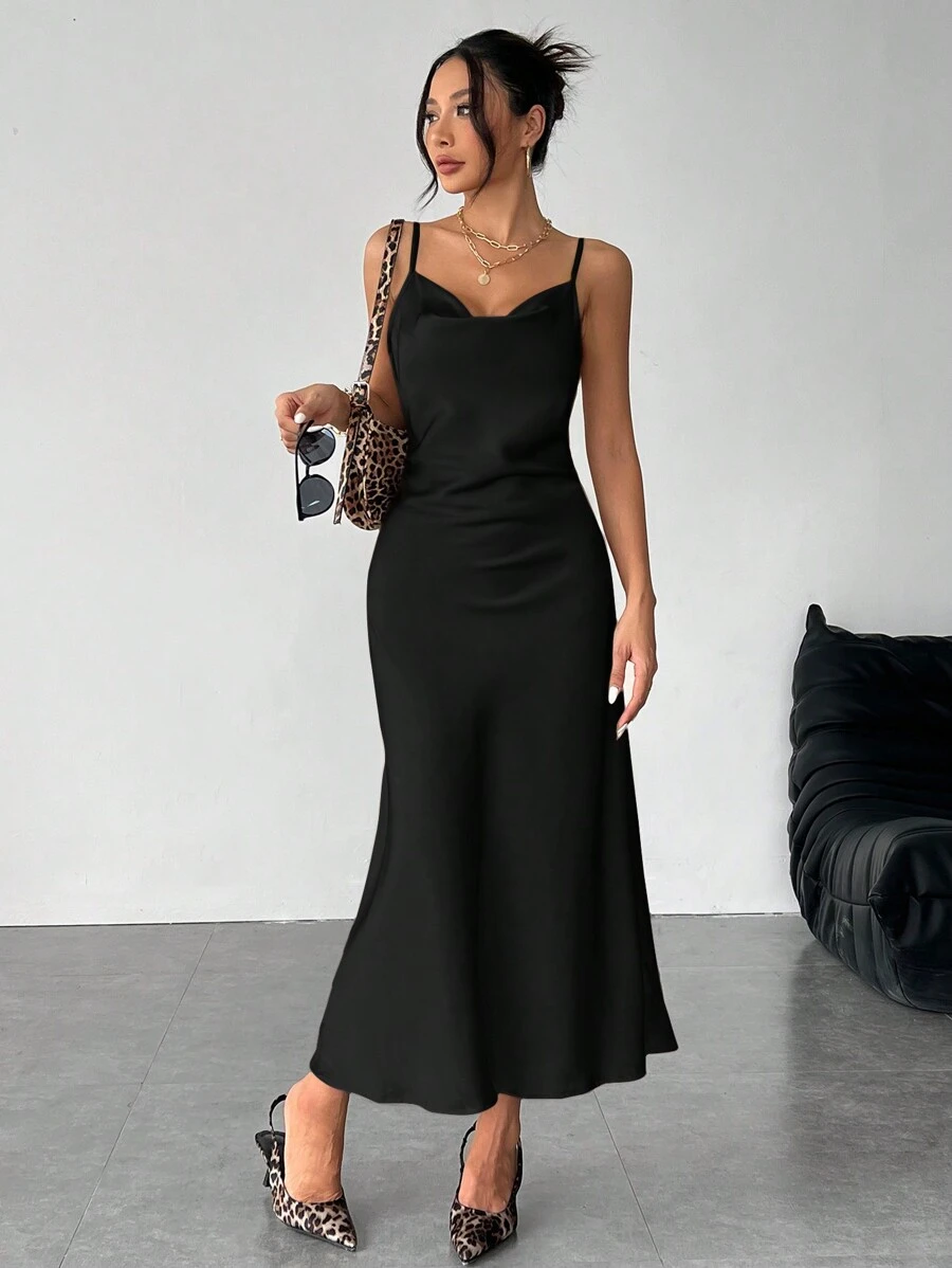 SHEIN PETITE Robe longue à bretelles en satin de couleur unie à col volant, convient pour les sorties
