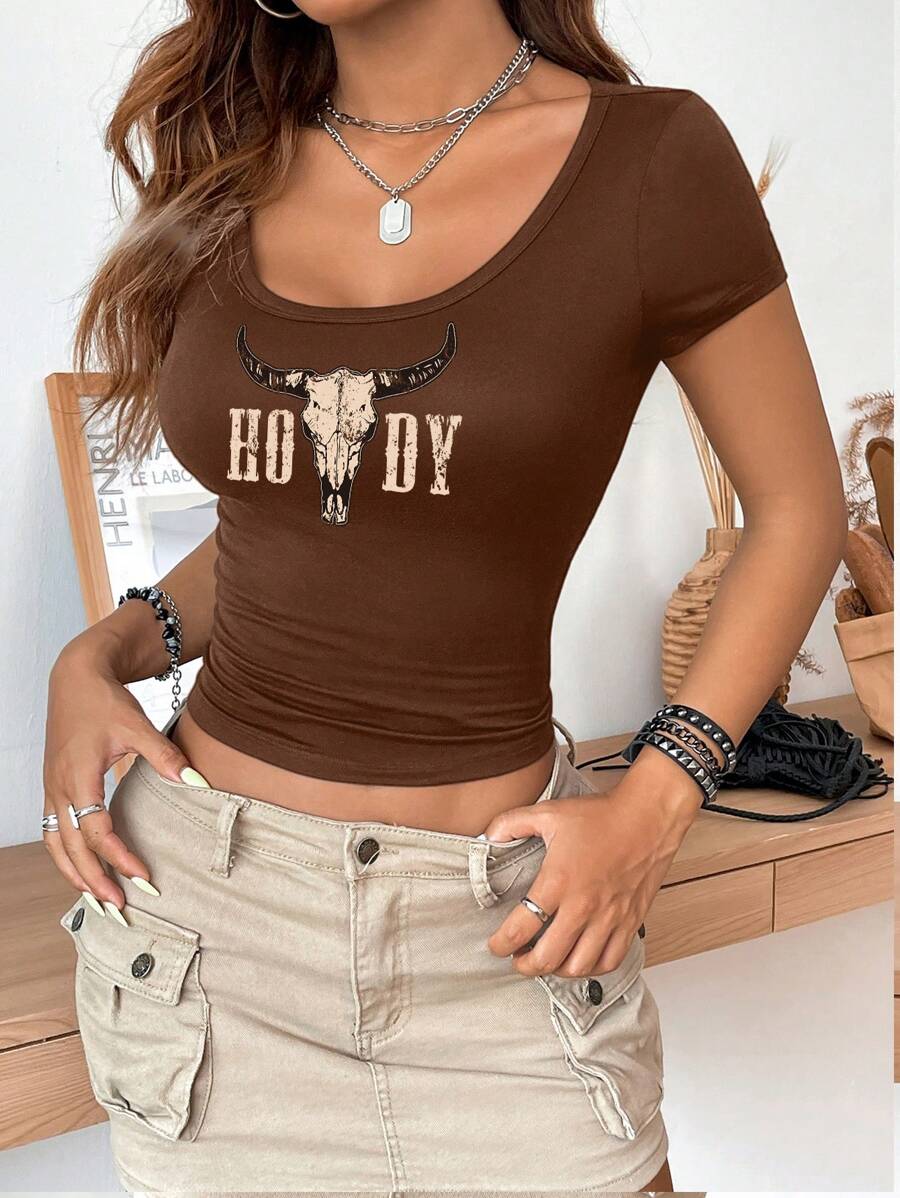 SHEIN EZwear Camiseta de manga corta de cuello redondo ajustada con estampado minimalista de cabeza de vaca, adecuada para el verano