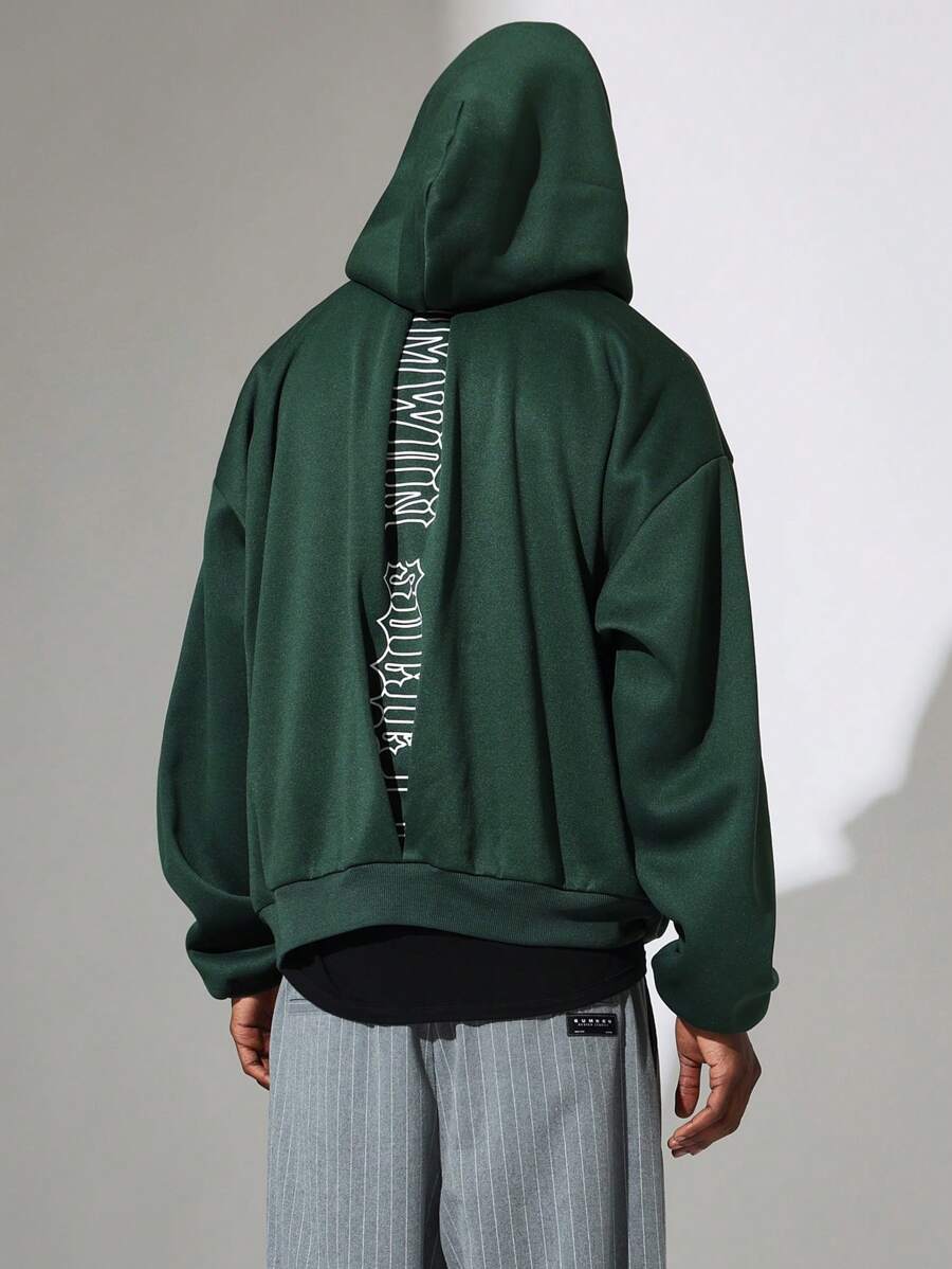 SUMWON Sudadera con capucha grande y holgada de moda urbana para otoño e invierno, con estampado de letra gótica y bolsillo canguro